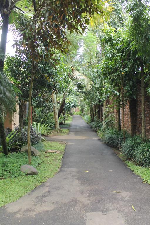 Laras Asri Resort & Spa Salatiga Extérieur photo