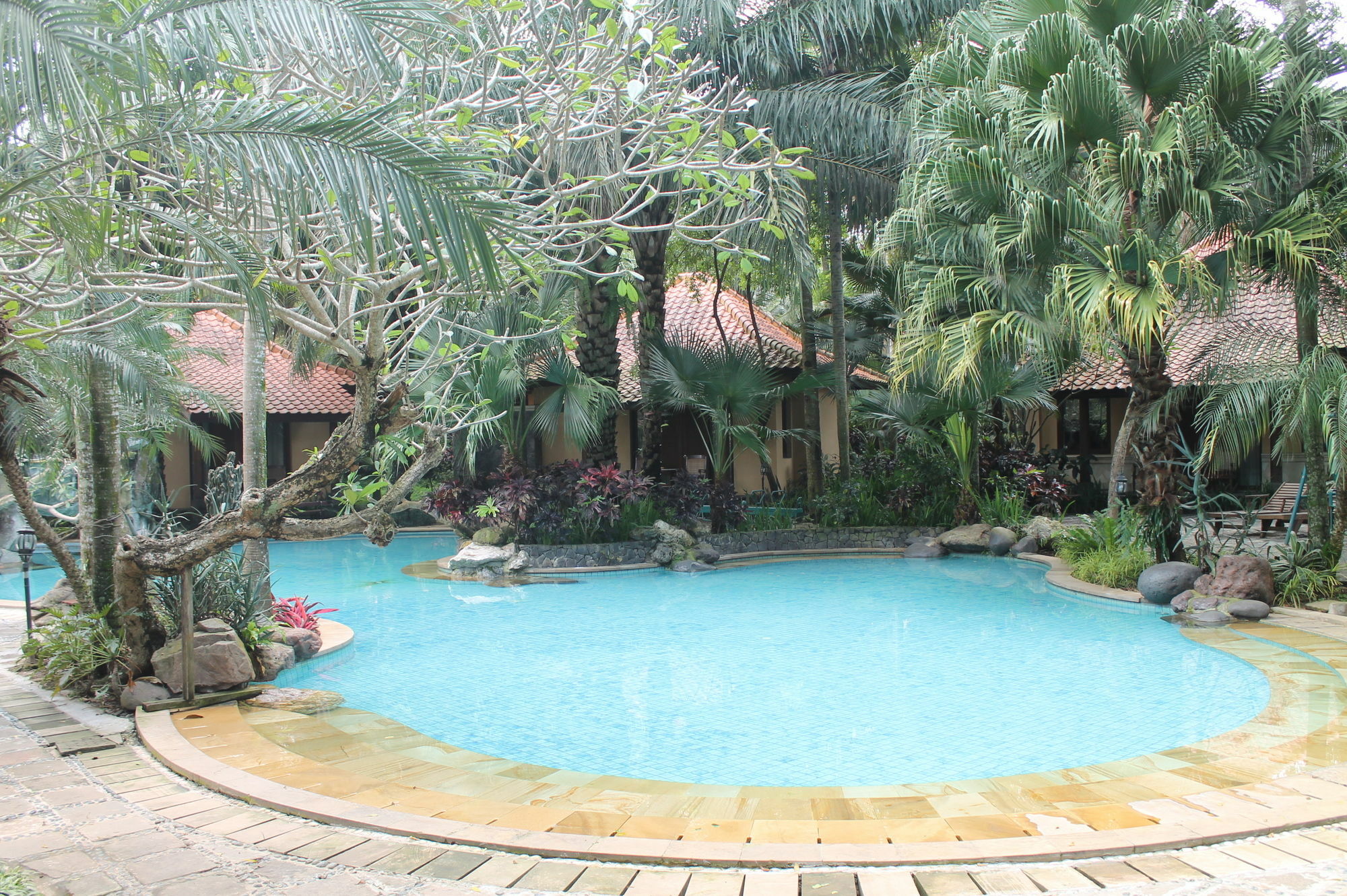Laras Asri Resort & Spa Salatiga Extérieur photo